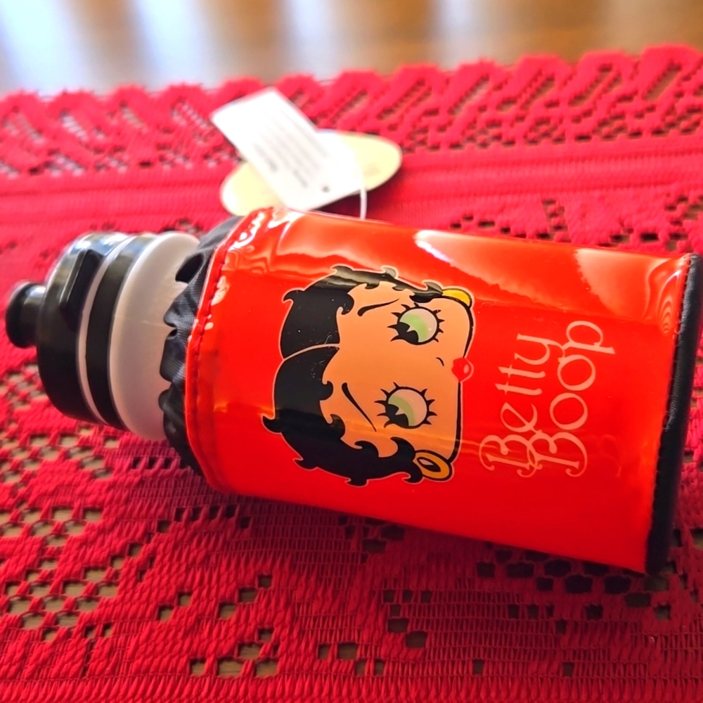 Betty Boop Red Water Bottle - Picture 4 of 5